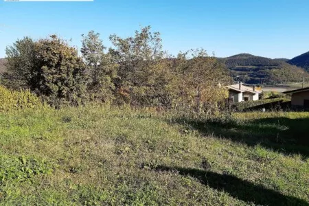 In località Villa del Ferro nel comune di Val Liona proponiamo terreno in vendita in bella posizione collinare.Il terreno ha estensione di ...