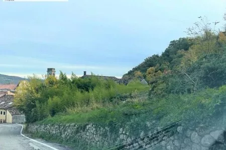 In zona collinare presso San Germano dei Berici, proponiamo lotto edificabile di 893 mq totali.Il terreno vanta splendida vista sui colli e...