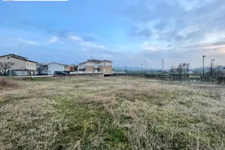 In località Meledo di Sarego, proponiamo in vendita ampio lotto di terreno.L'appezzamento si colloca in posizione strategica: comodo alla v...
