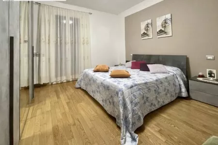 A Lonigo, in splendida zona residenziale molto comoda al centro, proponiamo meraviglioso appartamento bicamere situato al piano terra in vendita.
